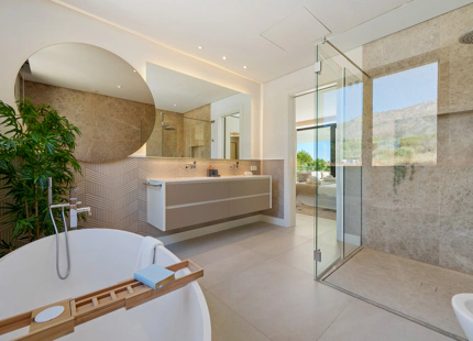 VILLA CONTEMPORÁNEA DE LUJO EN LA MILLA DE ORO CON VISTAS PANORÁMICAS