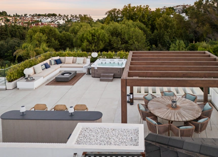 VILLA CONTEMPORÁNEA DE LUJO EN LA MILLA DE ORO CON VISTAS PANORÁMICAS