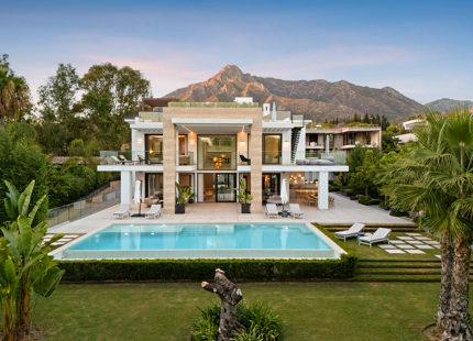 VILLA CONTEMPORÁNEA DE LUJO EN LA MILLA DE ORO CON VISTAS PANORÁMICAS