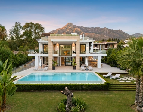 Villa en venta en Altos de Puente Romano, Marbella Golden Mile