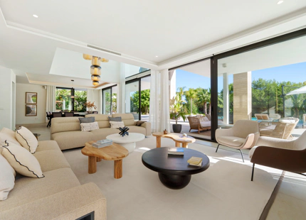 VILLA CONTEMPORÁNEA DE LUJO EN LA MILLA DE ORO CON VISTAS PANORÁMICAS