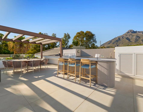 Villa en venta en Altos de Puente Romano, Marbella Golden Mile