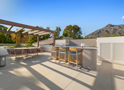 VILLA CONTEMPORÁNEA DE LUJO EN LA MILLA DE ORO CON VISTAS PANORÁMICAS