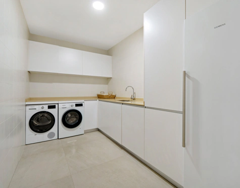 Villa en venta en Altos de Puente Romano, Marbella Golden Mile