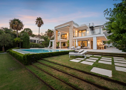VILLA CONTEMPORÁNEA DE LUJO EN LA MILLA DE ORO CON VISTAS PANORÁMICAS