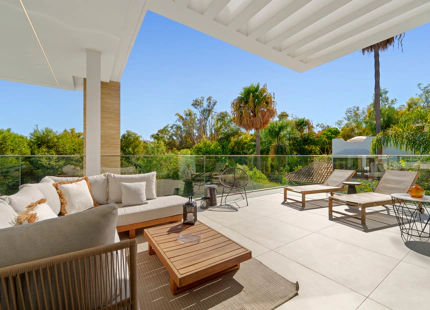 VILLA CONTEMPORÁNEA DE LUJO EN LA MILLA DE ORO CON VISTAS PANORÁMICAS