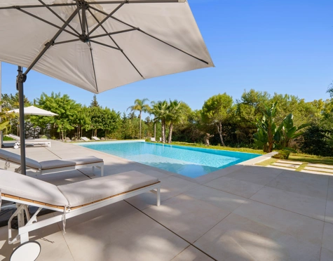 Villa en venta en Altos de Puente Romano, Marbella Golden Mile