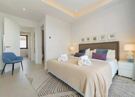 VILLA CONTEMPORÁNEA DE LUJO EN LA MILLA DE ORO CON VISTAS PANORÁMICAS