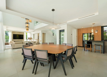 VILLA CONTEMPORÁNEA DE LUJO EN LA MILLA DE ORO CON VISTAS PANORÁMICAS