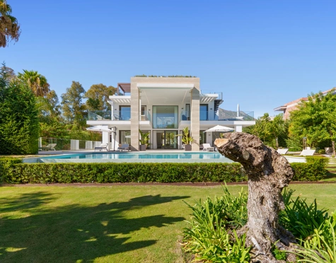 Villa en venta en Altos de Puente Romano, Marbella Golden Mile