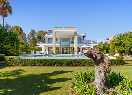 VILLA CONTEMPORÁNEA DE LUJO EN LA MILLA DE ORO CON VISTAS PANORÁMICAS