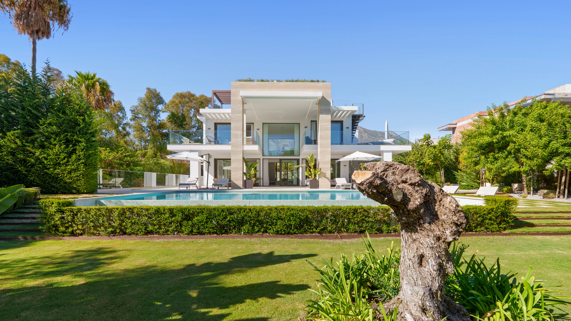 Villa en venta en Altos de Puente Romano, Marbella Golden Mile