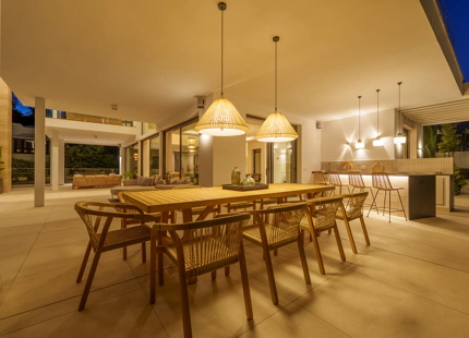 VILLA CONTEMPORÁNEA DE LUJO EN LA MILLA DE ORO CON VISTAS PANORÁMICAS