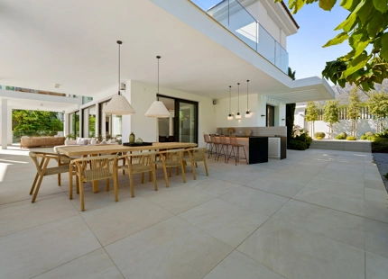 VILLA CONTEMPORÁNEA DE LUJO EN LA MILLA DE ORO CON VISTAS PANORÁMICAS