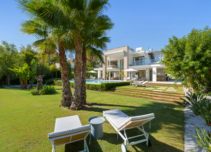 VILLA CONTEMPORÁNEA DE LUJO EN LA MILLA DE ORO CON VISTAS PANORÁMICAS