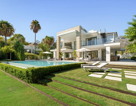 Villa en venta en Altos de Puente Romano, Marbella Golden Mile