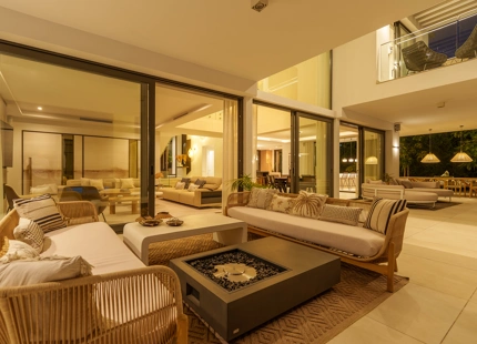 VILLA CONTEMPORÁNEA DE LUJO EN LA MILLA DE ORO CON VISTAS PANORÁMICAS