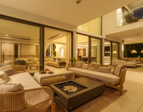 Villa en venta en Altos de Puente Romano, Marbella Golden Mile