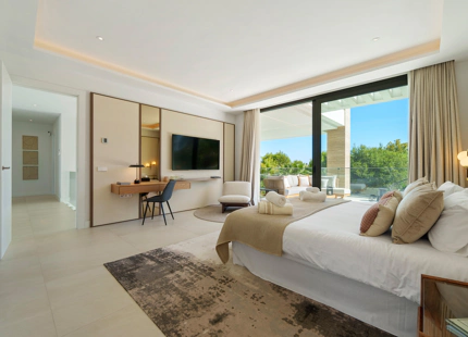 VILLA CONTEMPORÁNEA DE LUJO EN LA MILLA DE ORO CON VISTAS PANORÁMICAS