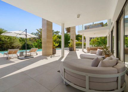 VILLA CONTEMPORÁNEA DE LUJO EN LA MILLA DE ORO CON VISTAS PANORÁMICAS