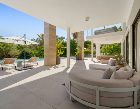 Villa en venta en Altos de Puente Romano, Marbella Golden Mile