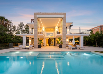 VILLA CONTEMPORÁNEA DE LUJO EN LA MILLA DE ORO CON VISTAS PANORÁMICAS