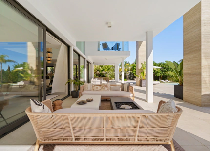 VILLA CONTEMPORÁNEA DE LUJO EN LA MILLA DE ORO CON VISTAS PANORÁMICAS