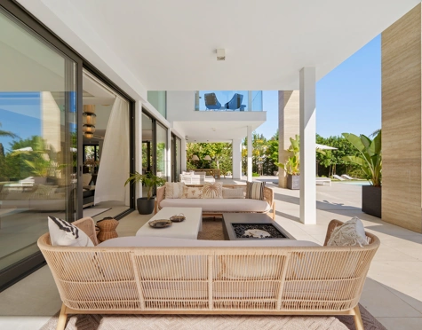 Villa en venta en Altos de Puente Romano, Marbella Golden Mile