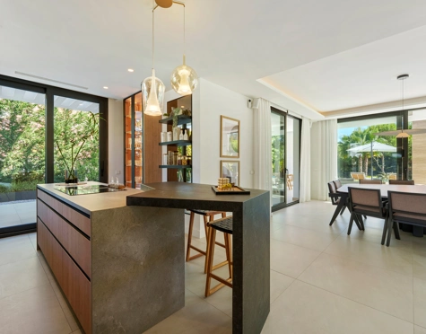 Villa en venta en Altos de Puente Romano, Marbella Golden Mile