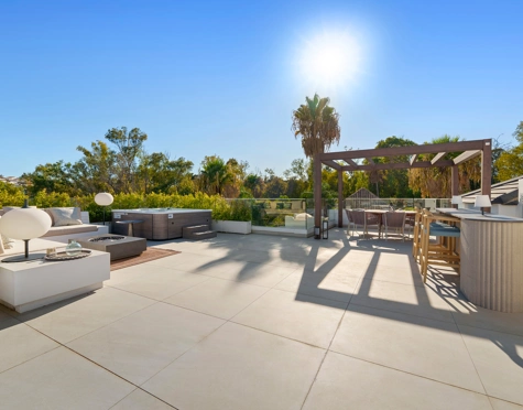 Villa en venta en Altos de Puente Romano, Marbella Golden Mile