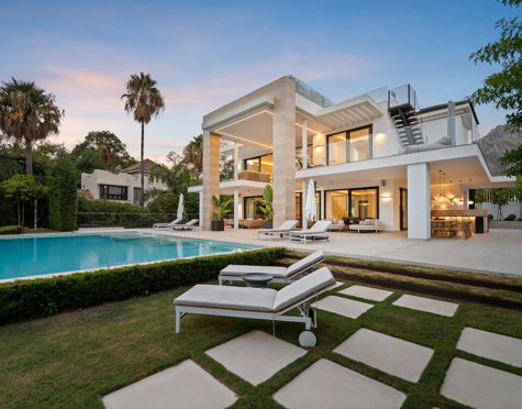 Villa en venta en Altos de Puente Romano, Marbella Golden Mile