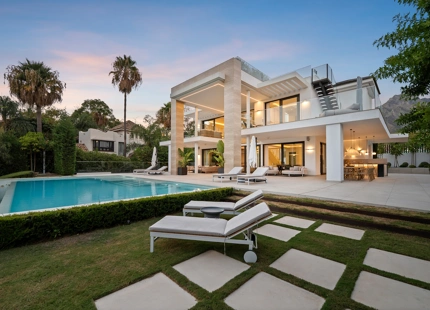 VILLA CONTEMPORÁNEA DE LUJO EN LA MILLA DE ORO CON VISTAS PANORÁMICAS