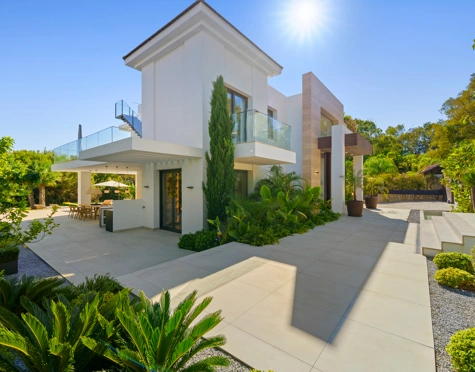 Villa en venta en Altos de Puente Romano, Marbella Golden Mile