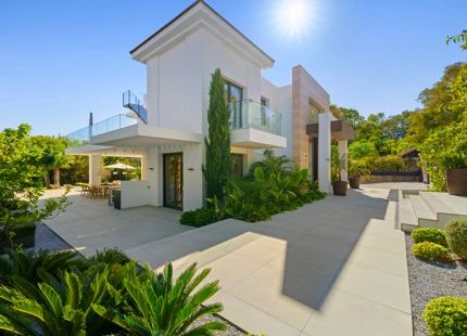 VILLA CONTEMPORÁNEA DE LUJO EN LA MILLA DE ORO CON VISTAS PANORÁMICAS