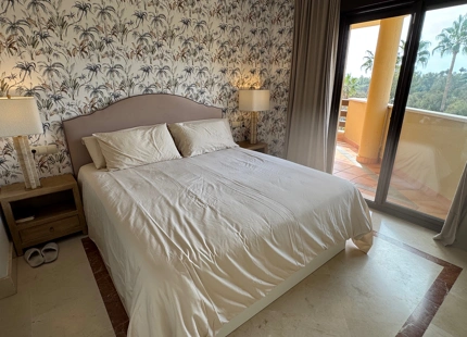 ELEGANT WATERFRONT APARTMENT IN THE HEART OF SOTOGRANDE PORT