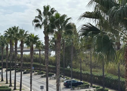 ELEGANT WATERFRONT APARTMENT IN THE HEART OF SOTOGRANDE PORT