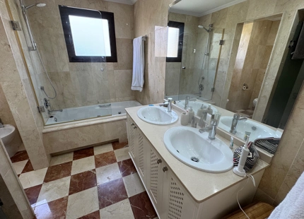 ELEGANT WATERFRONT APARTMENT IN THE HEART OF SOTOGRANDE PORT