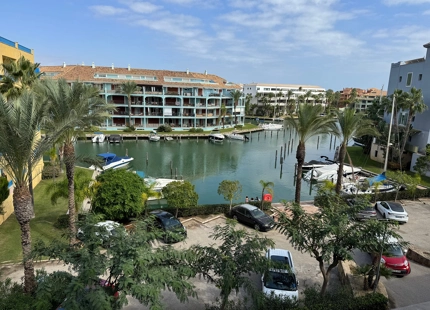 ELEGANT WATERFRONT APARTMENT IN THE HEART OF SOTOGRANDE PORT