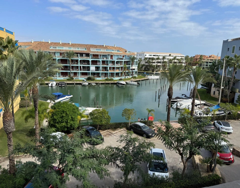 ELEGANT WATERFRONT APARTMENT IN THE HEART OF SOTOGRANDE PORT