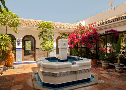 TIMELESS ANDALUSIAN FINCA WITH PANORAMIC LAKE AND MOUNTAIN VIEWS IN ISTÁN