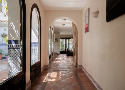 TIMELESS ANDALUSIAN FINCA WITH PANORAMIC LAKE AND MOUNTAIN VIEWS IN ISTÁN