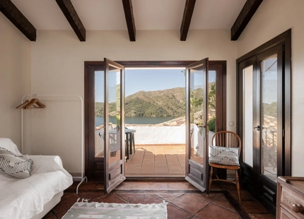 TIMELESS ANDALUSIAN FINCA WITH PANORAMIC LAKE AND MOUNTAIN VIEWS IN ISTÁN