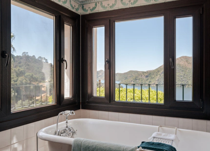 TIMELESS ANDALUSIAN FINCA WITH PANORAMIC LAKE AND MOUNTAIN VIEWS IN ISTÁN