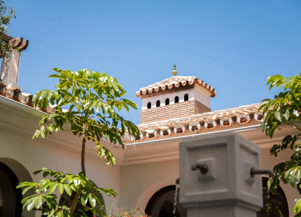 TIMELESS ANDALUSIAN FINCA WITH PANORAMIC LAKE AND MOUNTAIN VIEWS IN ISTÁN