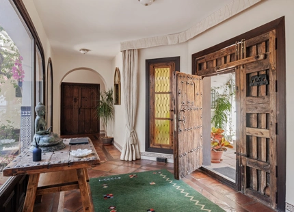 TIMELESS ANDALUSIAN FINCA WITH PANORAMIC LAKE AND MOUNTAIN VIEWS IN ISTÁN