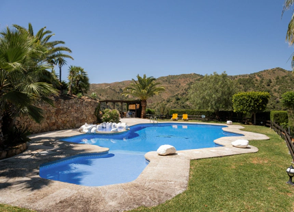 TIMELESS ANDALUSIAN FINCA WITH PANORAMIC LAKE AND MOUNTAIN VIEWS IN ISTÁN