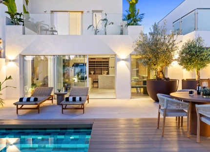 ELEGANT CONTEMPORARY TOWNHOUSE IN NUEVA ANDALUCÍA NEAR PUERTO BANÚS