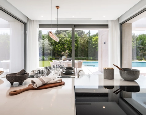 Villa for sale in El Paraiso, Estepona East