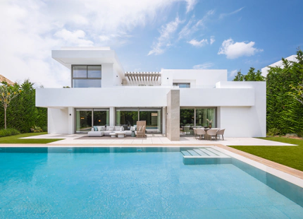 ELEGANTE VILLA CONTEMPORÁNEA CON 5 DORMITORIOS EN SUITE EN EL PARAÍSO, NEW GOLDEN MILE
