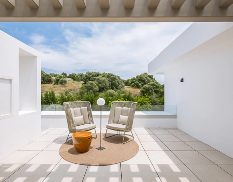 Villa for sale in El Paraiso, Estepona East